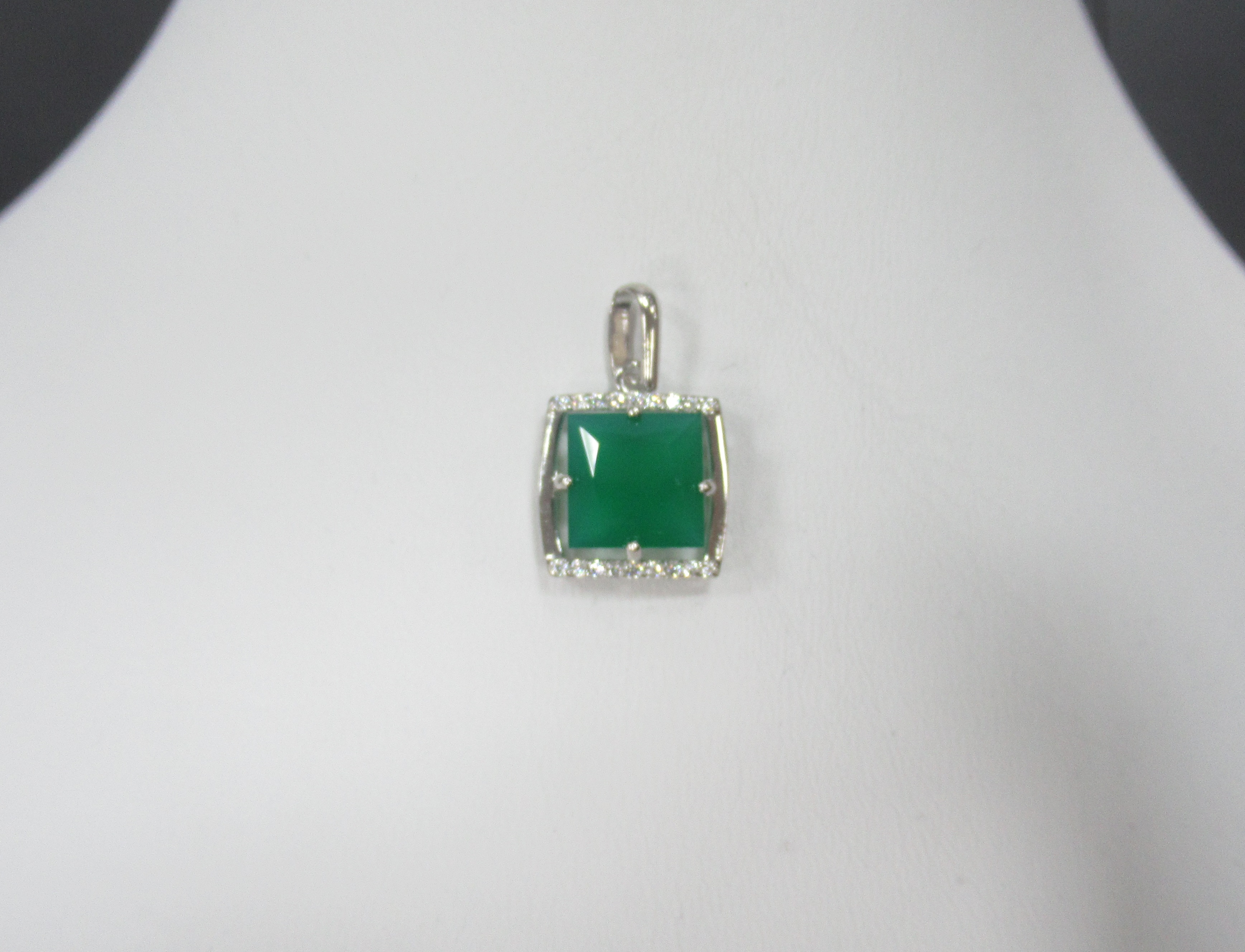 Серебряная подвеска с агатом